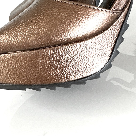 Juicy Couture Bronze Metallic Stiletto Heels 10 Textured Nappa Leather T-strap - Picture 8 of 13